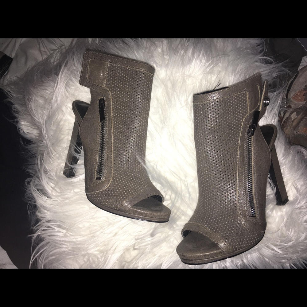 Nine West heel booties 💕